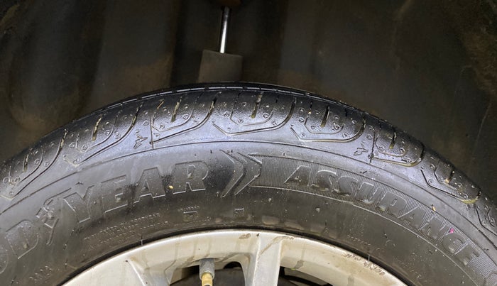 2015 Volkswagen Polo HIGHLINE1.2L, Petrol, Manual, 48,446 km, Right Rear Tyre Tread