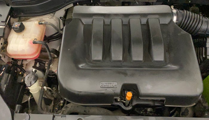 2022 Mahindra XUV700 AX 5 P MT 5 STR, Petrol, Manual, 52,998 km, Engine View - Right