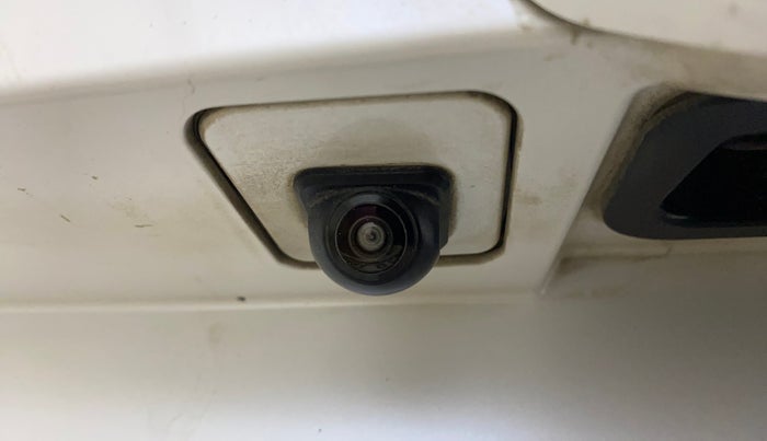 2022 Mahindra XUV700 AX 5 P MT 5 STR, Petrol, Manual, 52,998 km, Parking Camera