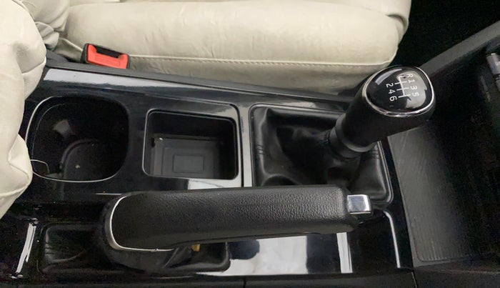 2022 Mahindra XUV700 AX 5 P MT 5 STR, Petrol, Manual, 52,998 km, Gear Lever