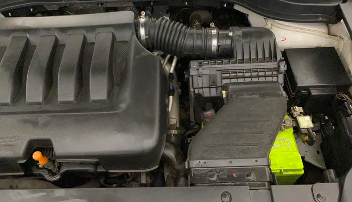 2022 Mahindra XUV700 AX 5 P MT 5 STR, Petrol, Manual, 52,998 km, Engine View - Left