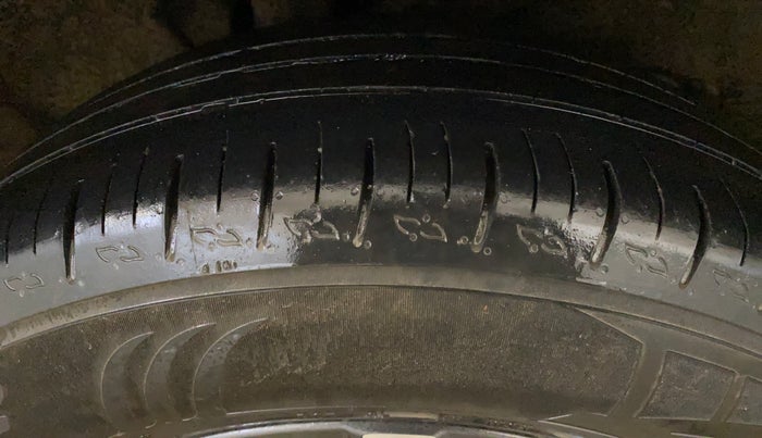 2022 Mahindra XUV700 AX 5 P MT 5 STR, Petrol, Manual, 52,998 km, Right Rear Tyre Tread