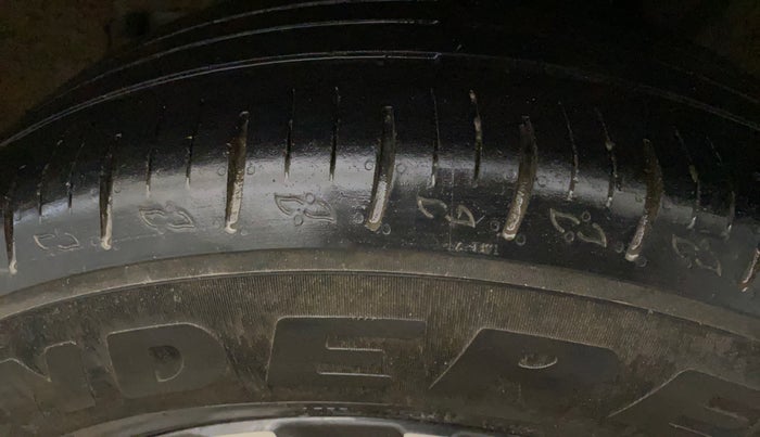 2022 Mahindra XUV700 AX 5 P MT 5 STR, Petrol, Manual, 52,998 km, Left Rear Tyre Tread