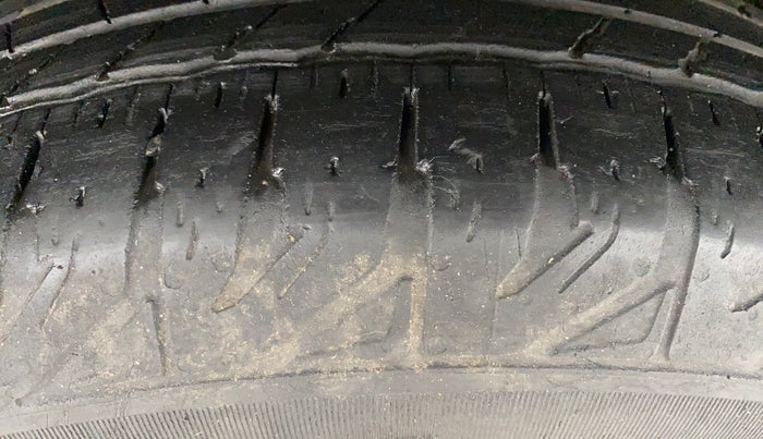 2022 Mahindra BOLERO NEO N 8, Diesel, Manual, 37,920 km, Right Rear Tyre Tread