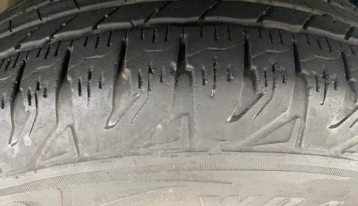 2022 Mahindra BOLERO NEO N 8, Diesel, Manual, 37,920 km, Right Front Tyre Tread