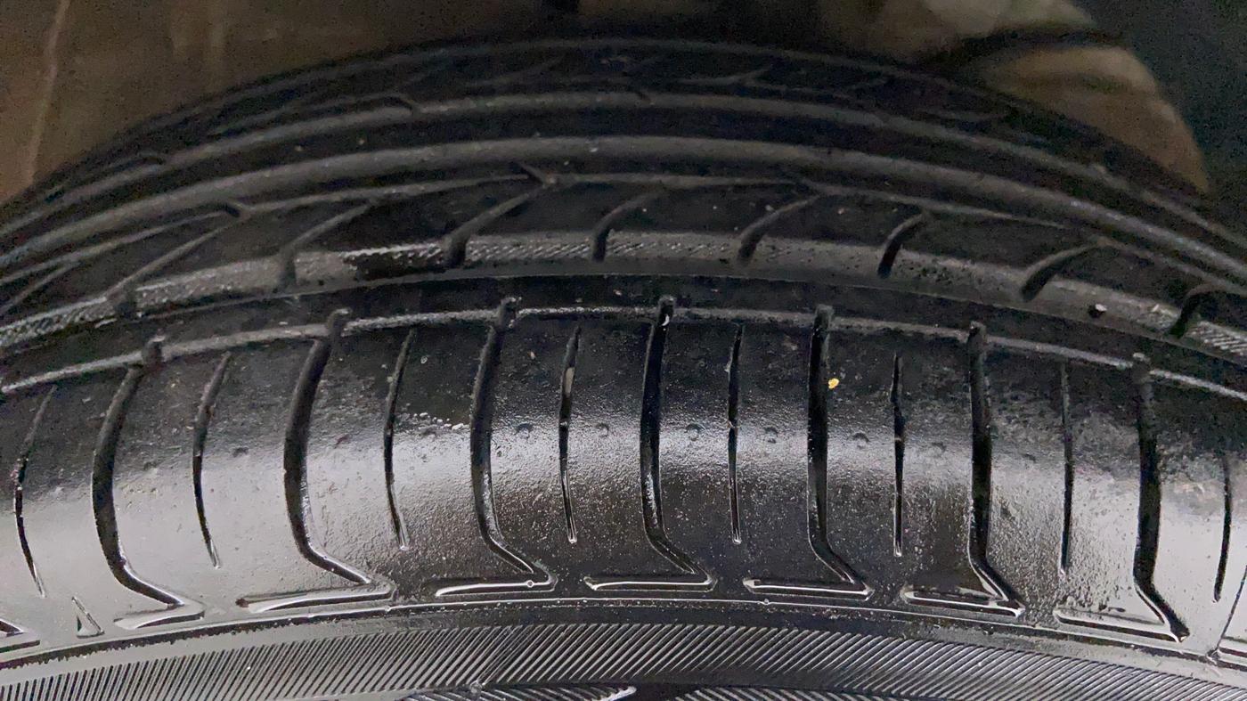 2019 Maruti Swift ZXI + AMT, Petrol, Automatic, 36,543 km, Left Front Tyre Tread