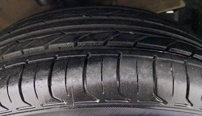 2019 Maruti Swift ZXI + AMT, Petrol, Automatic, 36,543 km, Right Front Tyre Tread