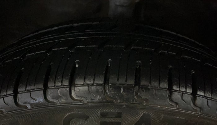 2015 Maruti Wagon R 1.0 VXI, CNG, Manual, 81,909 km, Left Front Tyre Tread