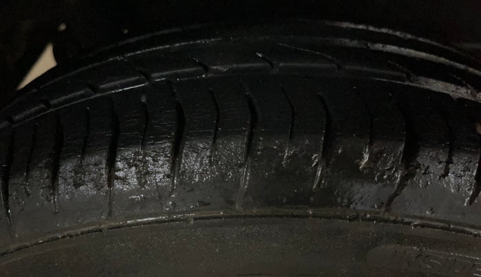 2015 Maruti Wagon R 1.0 VXI, CNG, Manual, 81,909 km, Right Rear Tyre Tread