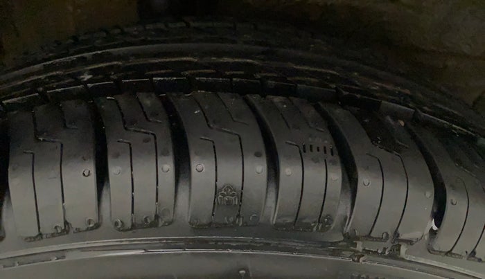 2016 Maruti Celerio ZXI, Petrol, Manual, 33,655 km, Left Rear Tyre Tread