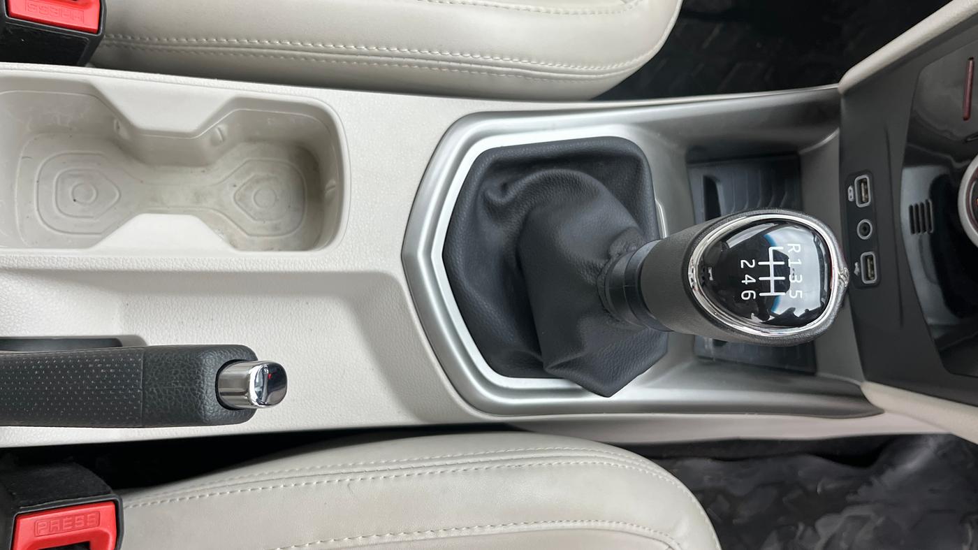 2022 Mahindra XUV300 W8 (O) 1.2 PETROL, Petrol, Manual, 20,984 km, Gear Lever
