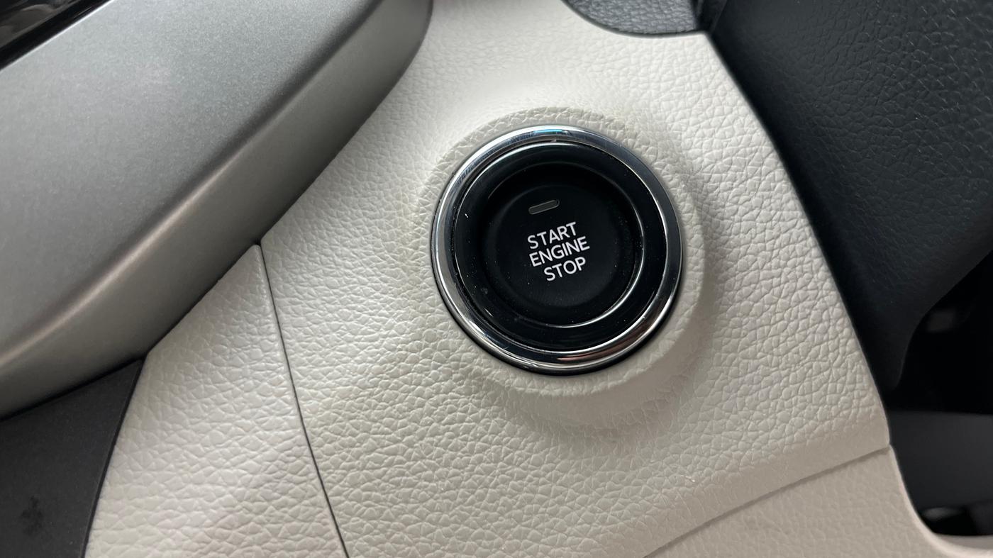 2022 Mahindra XUV300 W8 (O) 1.2 PETROL, Petrol, Manual, 20,984 km, Keyless Start/ Stop Button