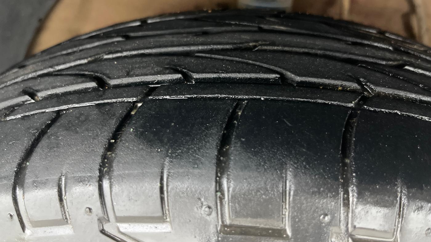 2022 Mahindra XUV300 W8 (O) 1.2 PETROL, Petrol, Manual, 20,984 km, Right Front Tyre Tread