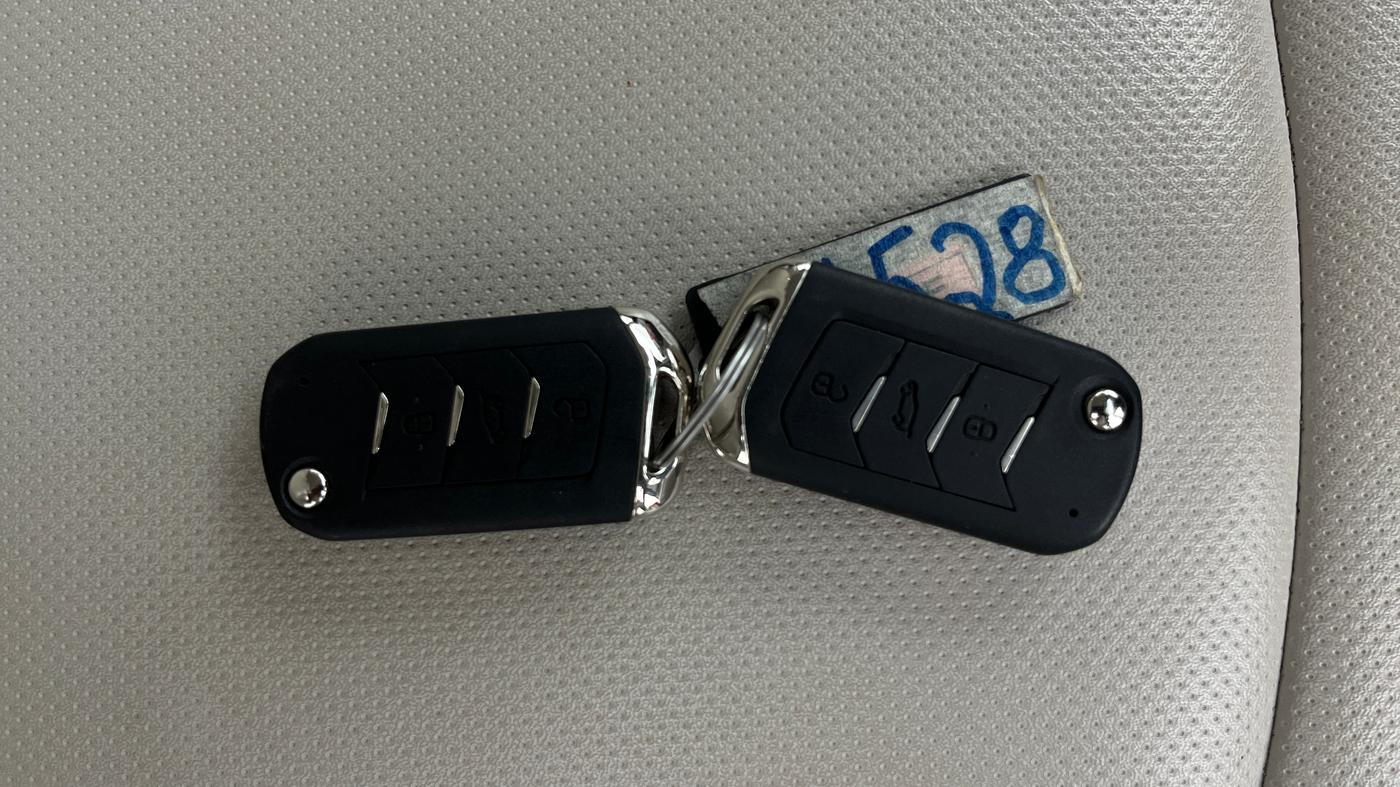 2022 Mahindra XUV300 W8 (O) 1.2 PETROL, Petrol, Manual, 20,984 km, Key Close Up
