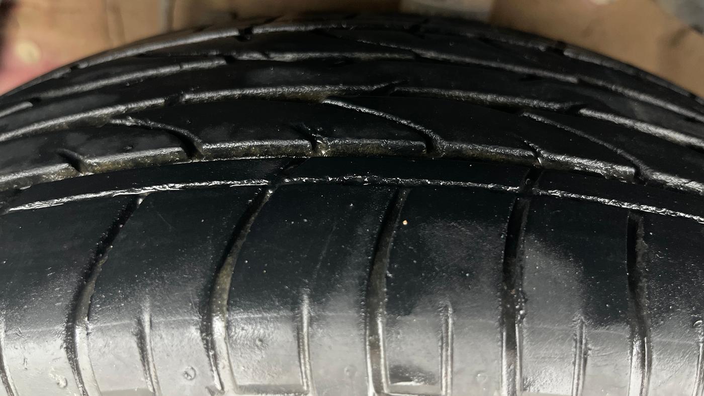 2022 Mahindra XUV300 W8 (O) 1.2 PETROL, Petrol, Manual, 20,984 km, Left Front Tyre Tread