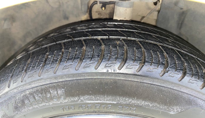 2020 Tata ALTROZ XZ PETROL, Petrol, Manual, 34,887 km, Left Front Tyre Tread