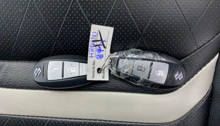 2020 Maruti Vitara Brezza VXI, Petrol, Manual, 56,089 km, Key Close Up