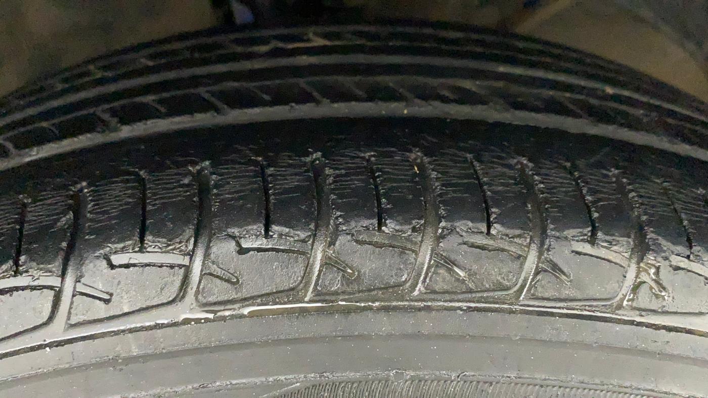 2016 Maruti Baleno DELTA PETROL 1.2, Petrol, Manual, 87,766 km, Right Front Tyre Tread