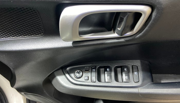 2019 Hyundai VENUE SX PLUS 1.0 TURBO DCT, Petrol, Automatic, 95,304 km, Driver Side Door Panels Control