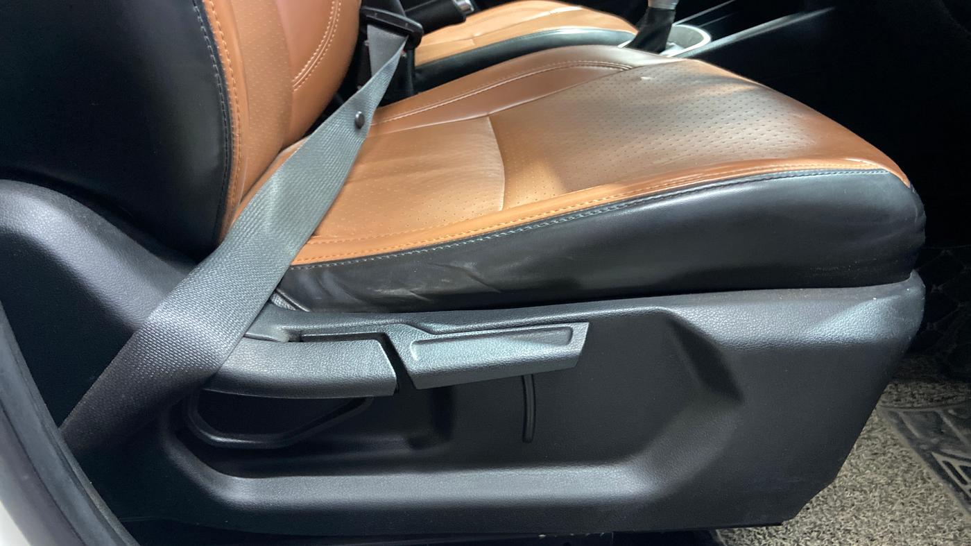 2019 Hyundai VENUE SX PLUS 1.0 TURBO DCT, Petrol, Automatic, 96,618 km, Driver Side Adjustment Panel