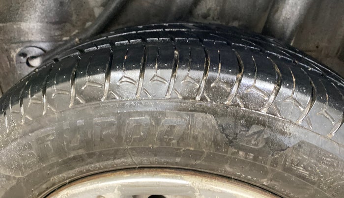 2014 Honda Amaze 1.2L I-VTEC E, Petrol, Manual, 79,965 km, Left Rear Tyre Tread