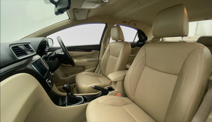 2016 Maruti Ciaz ZXI+ AT, Petrol, Automatic, 1,04,737 km, Right Side Front Door Cabin