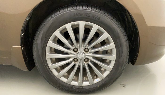 2016 Maruti Ciaz ZXI+ AT, Petrol, Automatic, 1,04,737 km, Right Front Wheel