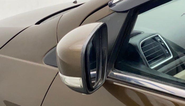 2016 Maruti Ciaz ZXI+ AT, Petrol, Automatic, 1,04,737 km, Left rear-view mirror - Folding motor not working
