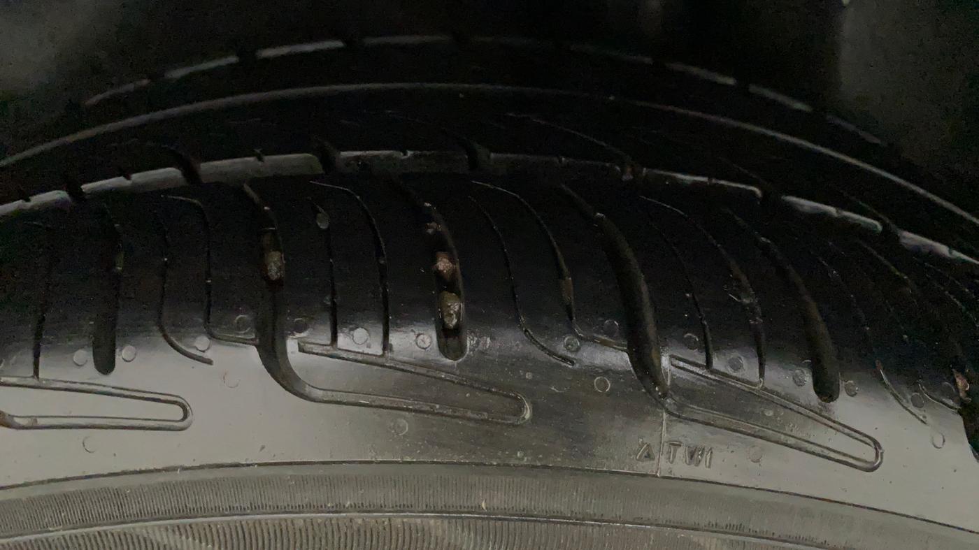 2016 Maruti Ciaz ZXI+ AT, Petrol, Automatic, 1,04,737 km, Left Rear Tyre Tread