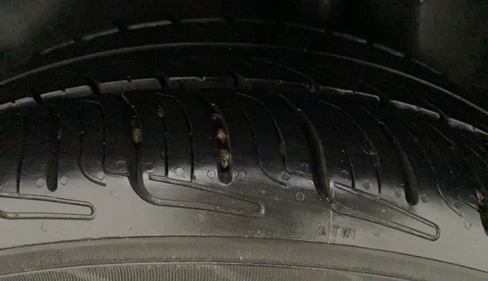 2016 Maruti Ciaz ZXI+ AT, Petrol, Automatic, 1,04,737 km, Left Rear Tyre Tread