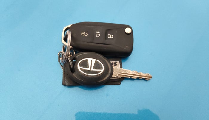 2016 Tata Tiago XZ PETROL, Petrol, Manual, 74,162 km, Key Close Up