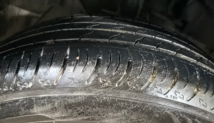 2018 Tata NEXON XM PETROL, Petrol, Manual, 53,678 km, Right Front Tyre Tread