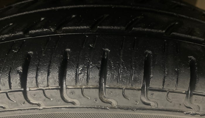 2017 Renault Kwid RXL, Petrol, Manual, 34,420 km, Right Front Tyre Tread