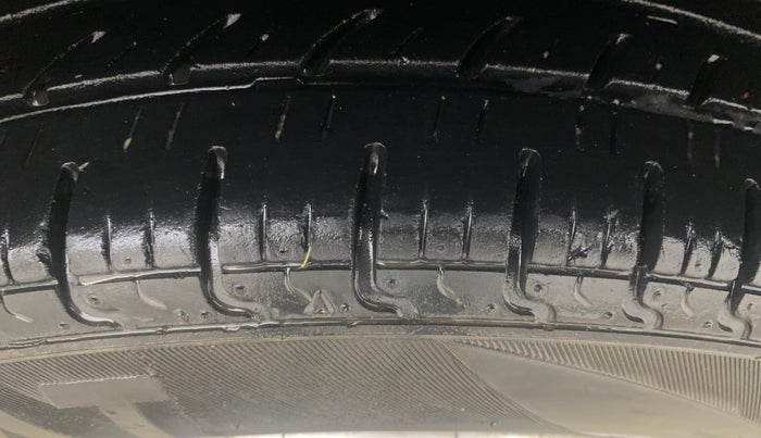 2017 Renault Kwid RXL, Petrol, Manual, 34,420 km, Left Rear Tyre Tread