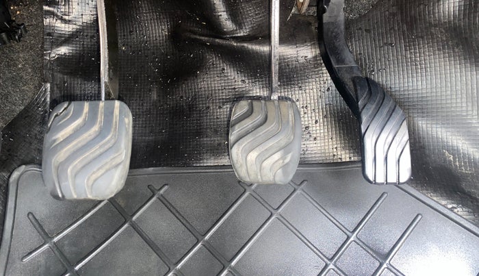 2017 Renault Kwid RXL, Petrol, Manual, 34,420 km, Pedals