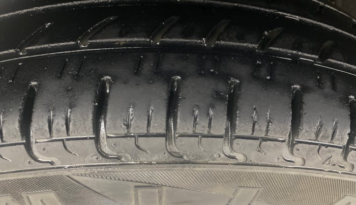 2017 Renault Kwid RXL, Petrol, Manual, 34,420 km, Right Rear Tyre Tread