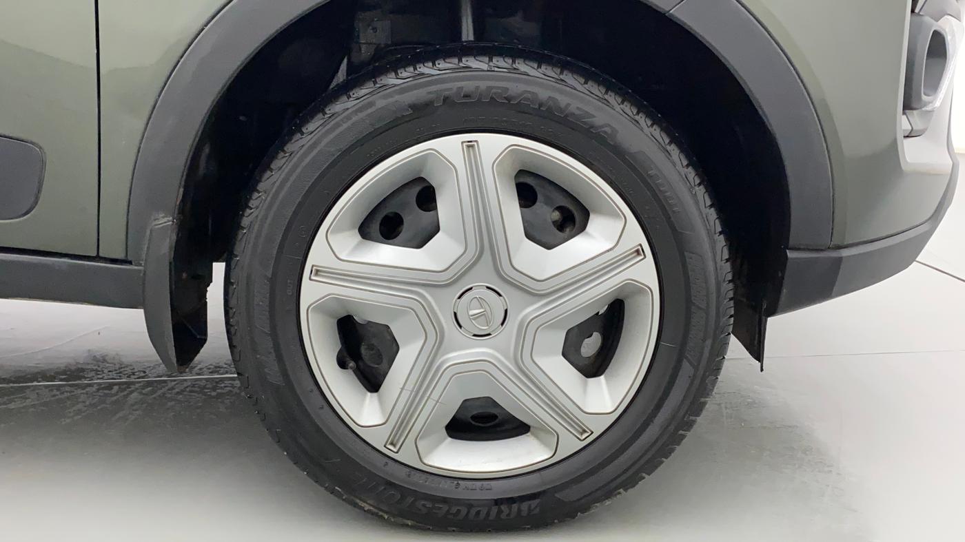 2022 Tata NEXON XM SUNROOF DIESEL, Diesel, Manual, 21,305 km, Right Front Wheel