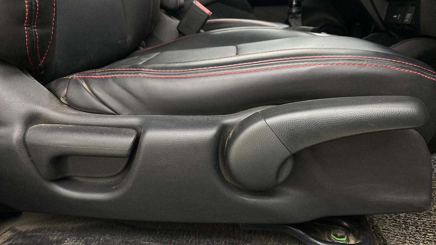 2018 Honda WR-V 1.2L I-VTEC VX MT, CNG, Manual, 1,24,680 km, Driver Side Adjustment Panel