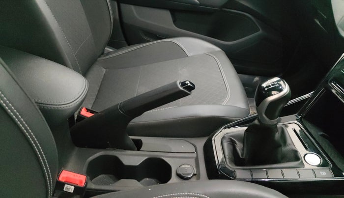 2024 Volkswagen VIRTUS GT Line 1.0 TSI MT, Petrol, Manual, 29,625 km, Gear Lever