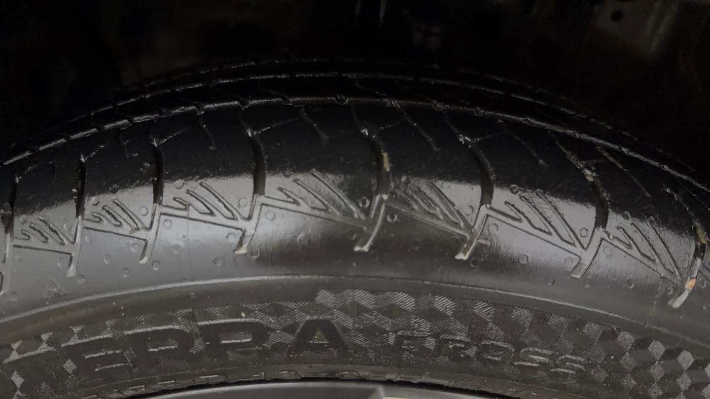 2022 Hyundai ALCAZAR 2.0 SIGNATURE (O) AT 6STR, Petrol, Automatic, 40,786 km, Left Front Tyre Tread