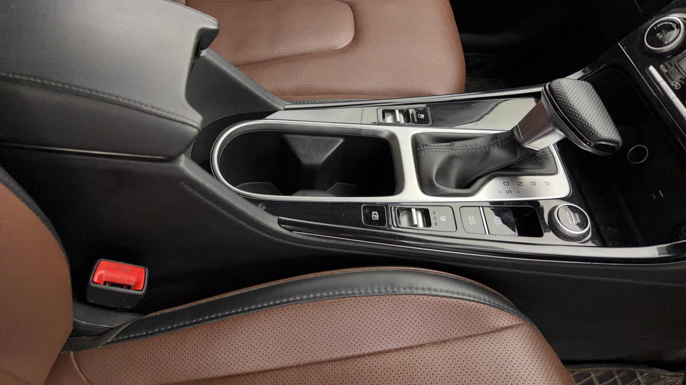 2022 Hyundai ALCAZAR 2.0 SIGNATURE (O) AT 6STR, Petrol, Automatic, 40,786 km, Gear Lever