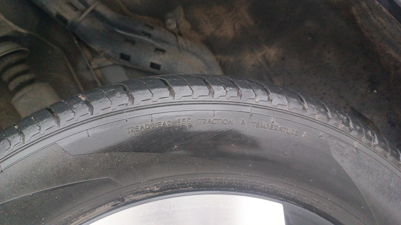 2023 Nissan MAGNITE XV PREMIUM, Petrol, Manual, 10,811 km, Right Rear Tyre Tread