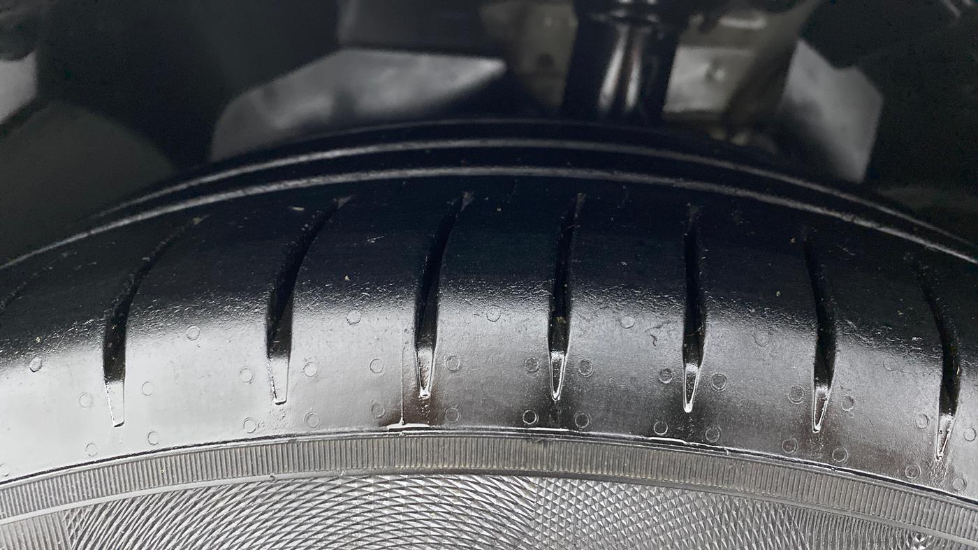 2018 Ford Ecosport TITANIUM + 1.5L PETROL AT, CNG, Automatic, 1,12,071 km, Left Front Tyre Tread