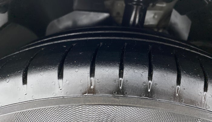 2018 Ford Ecosport TITANIUM + 1.5L PETROL AT, CNG, Automatic, 1,12,071 km, Left Front Tyre Tread