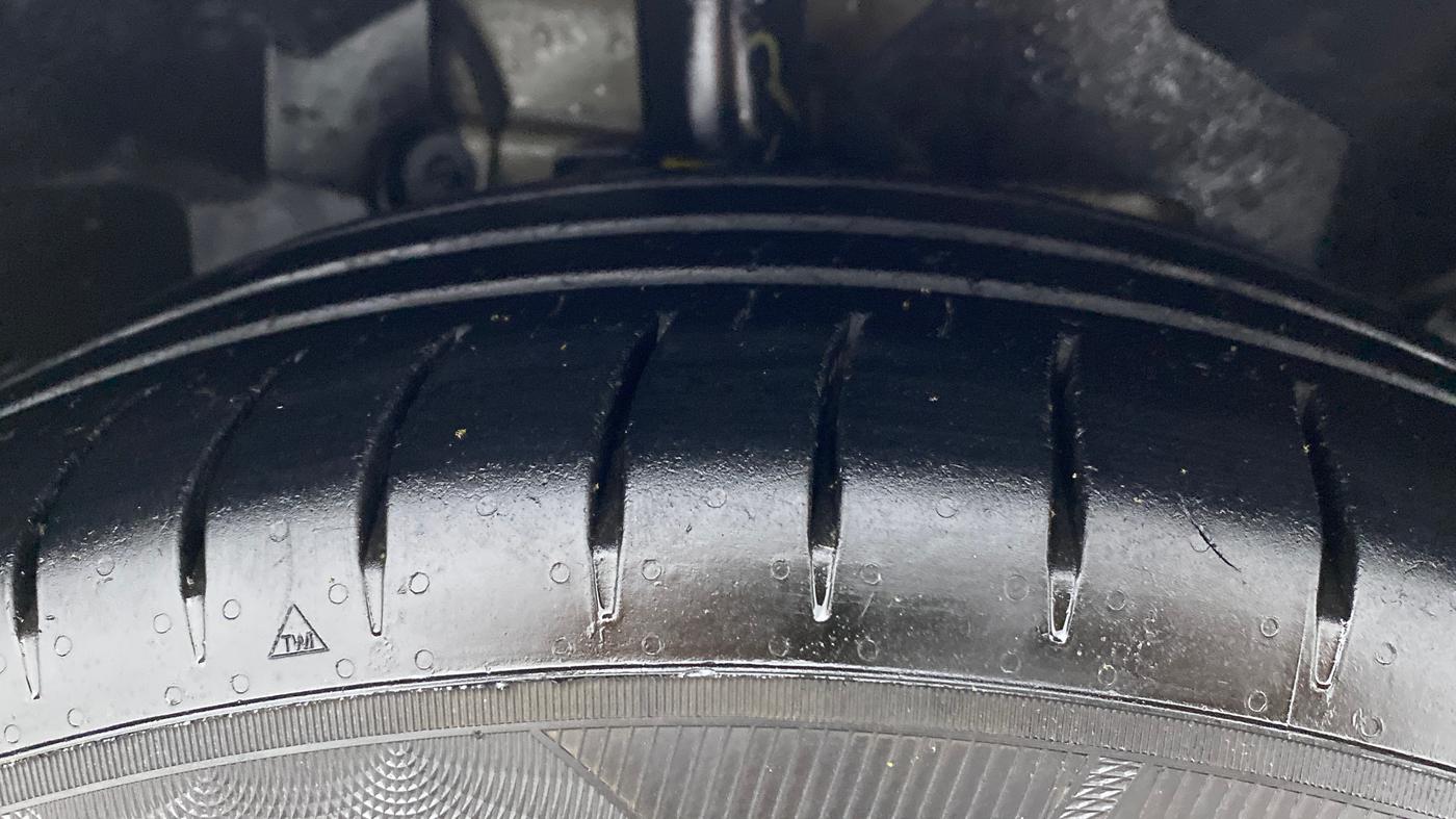 2018 Ford Ecosport TITANIUM + 1.5L PETROL AT, CNG, Automatic, 1,12,071 km, Right Front Tyre Tread