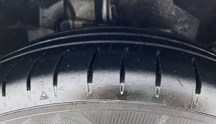 2018 Ford Ecosport TITANIUM + 1.5L PETROL AT, CNG, Automatic, 1,12,071 km, Right Front Tyre Tread