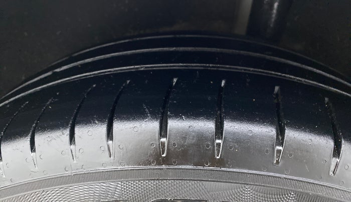 2018 Ford Ecosport TITANIUM + 1.5L PETROL AT, CNG, Automatic, 1,12,071 km, Left Rear Tyre Tread