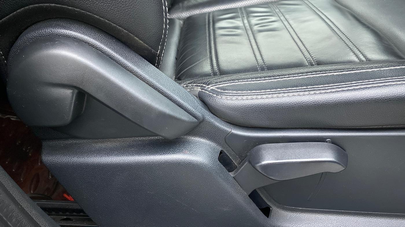 2018 Ford Ecosport TITANIUM + 1.5L PETROL AT, CNG, Automatic, 1,12,071 km, Driver Side Adjustment Panel