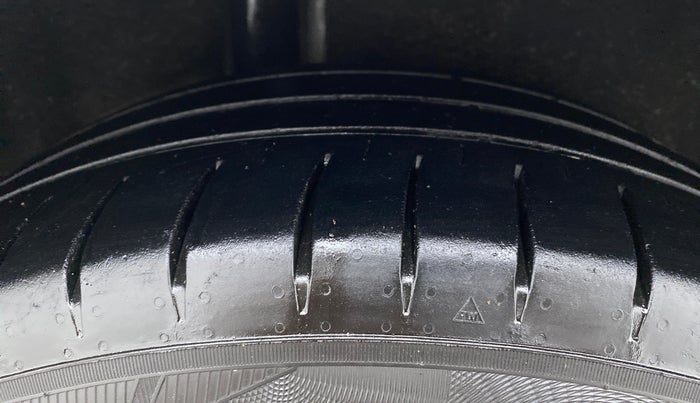 2018 Ford Ecosport TITANIUM + 1.5L PETROL AT, CNG, Automatic, 1,12,071 km, Right Rear Tyre Tread