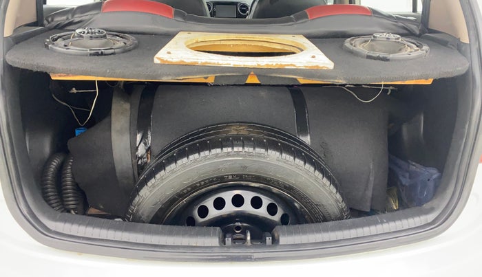 2017 Hyundai Grand i10 MAGNA 1.2 KAPPA VTVT, CNG, Manual, 66,826 km, Boot Inside